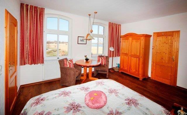 Hotel/Pension Bradhering Ahrenshoop Exteriör bild