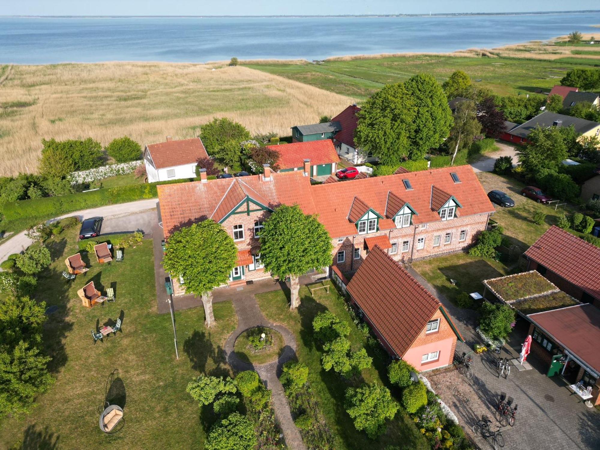 Hotel/Pension Bradhering Ahrenshoop Exteriör bild